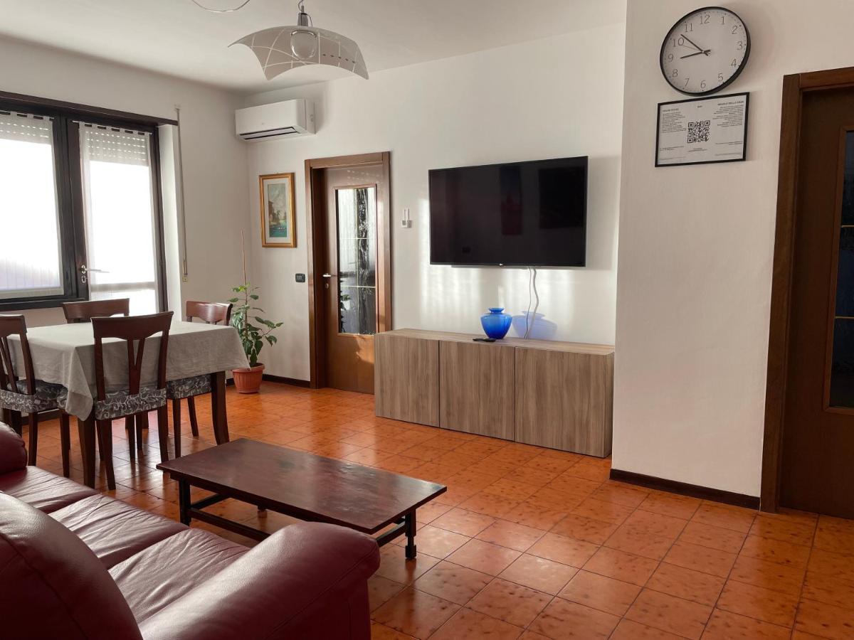 Appartamento Spazioso Con 3 Camere Da Letto Riva del Garda Exterior photo